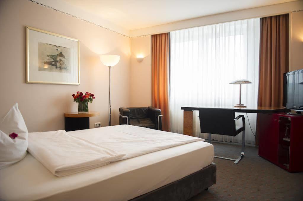Parkhotel Schmid Adelsried Exterior photo